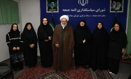 شست هئیت مدیره انجمن صنفی بانوان خبر نگار استان با آیت الله معلمی عکاس عکس و مکث  ۱ شهریور ۱۴۰۵ 